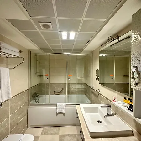 أسكوك فندق 4*